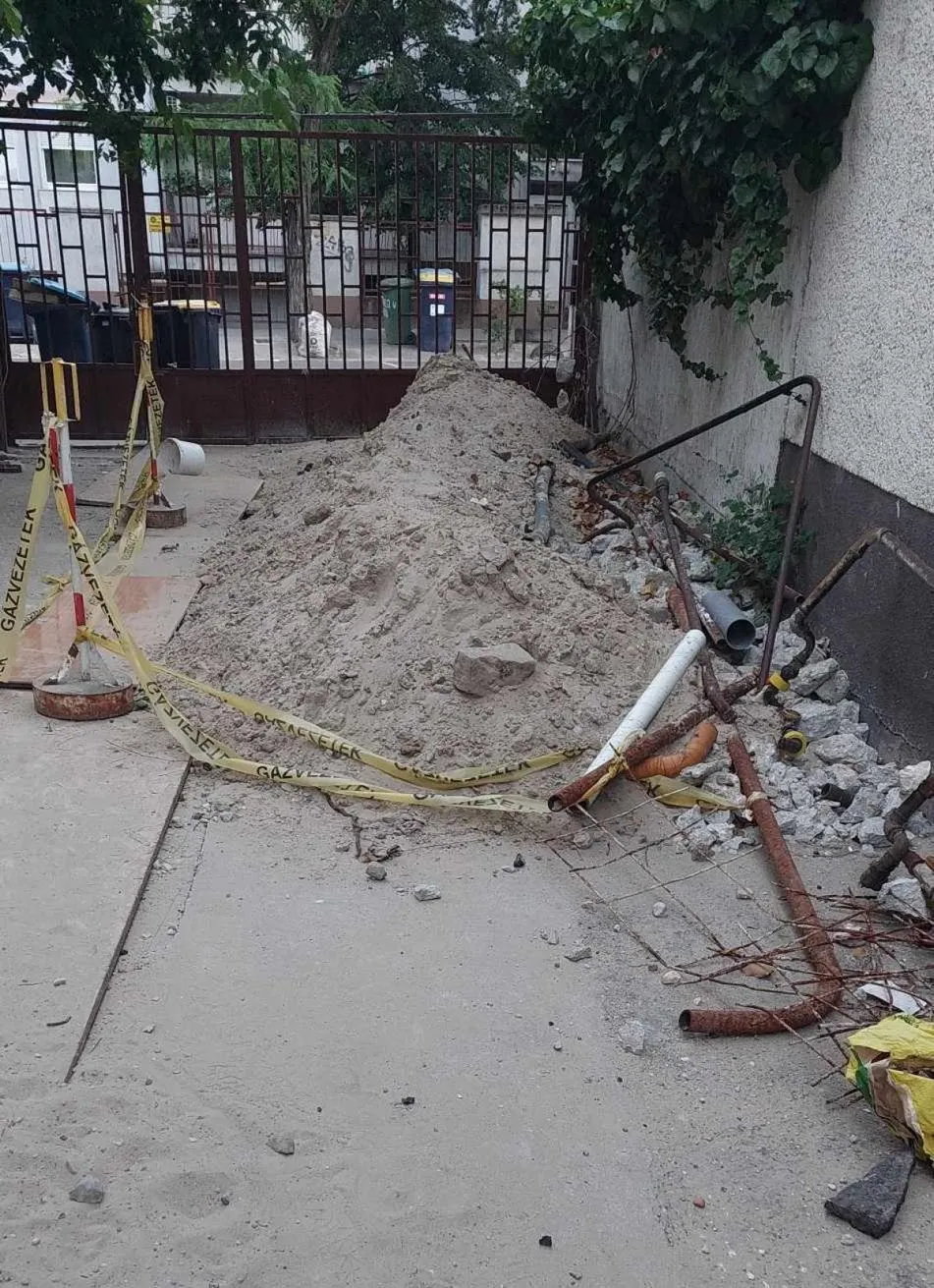 A zuglói családnál hónapokkal ezelőtt kötötték ki a gázt. Rutinmunkának indult a javítás, tartozáshegy lett a vége. /