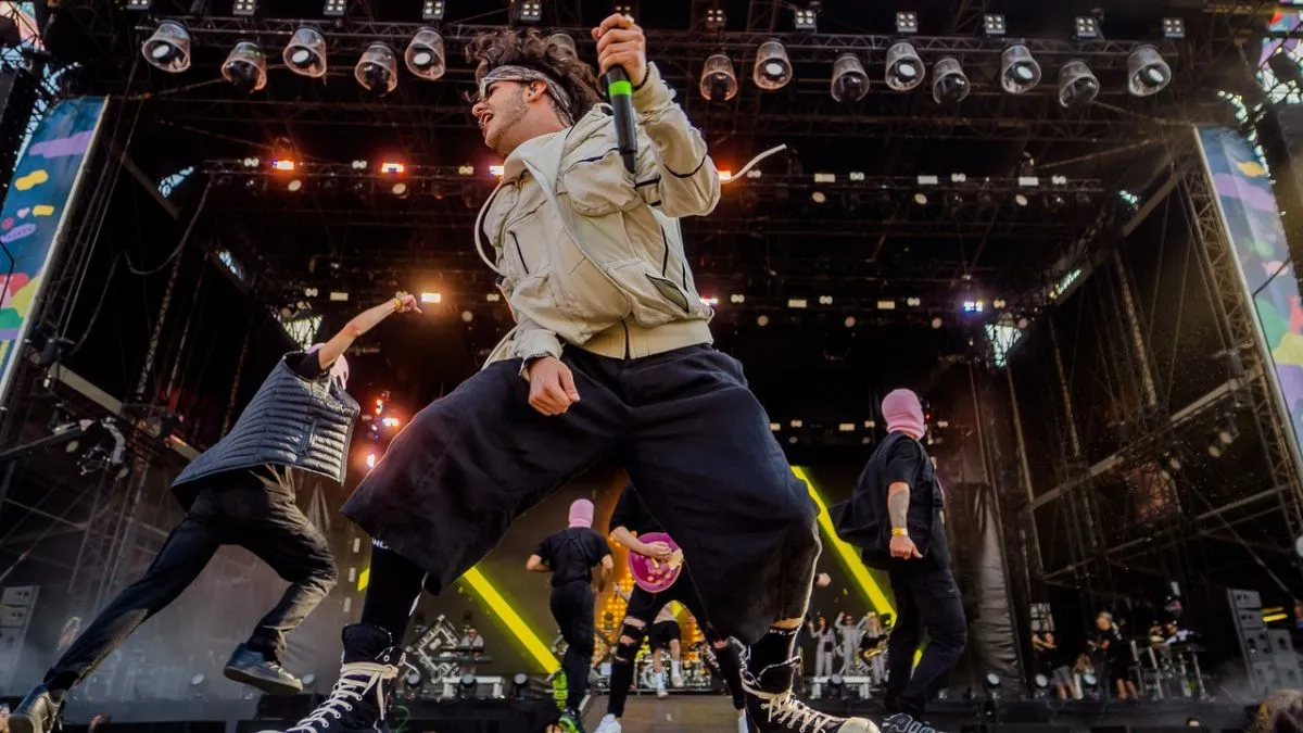Azahriah, Sziget, 