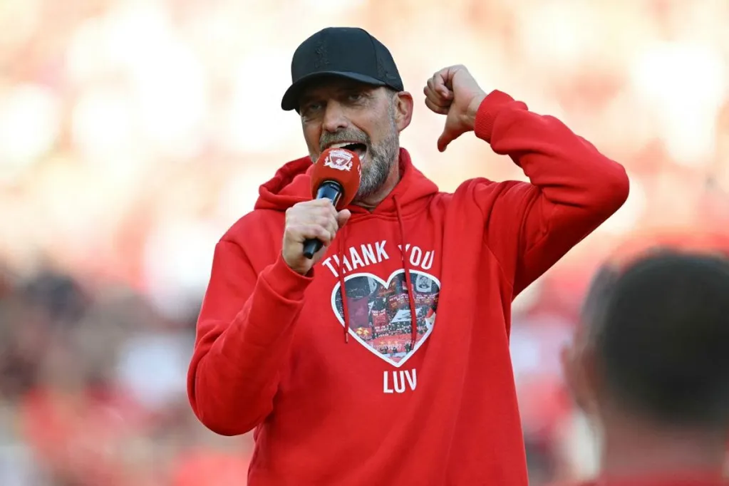 Klopp búcsúzóul már énekelt az Anfielden, most a nézőtéren tombolhat kedvenc Taylor Swift-slágereire