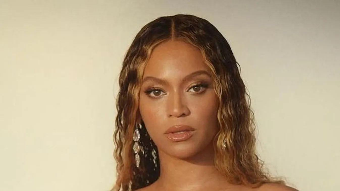 Nem lehet máshová nézni, bevállalós fotók készültek Beyoncé melleiről