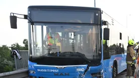 Helyszíni fotókat kaptunk a budapesti buszbalesetről