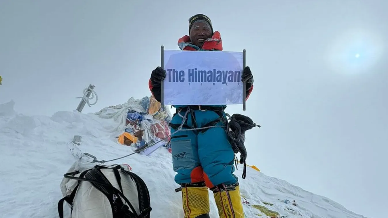 Le a kalappal: Harmincszor mászta meg a Mount Everestet egy 54 éves nepáli serpa