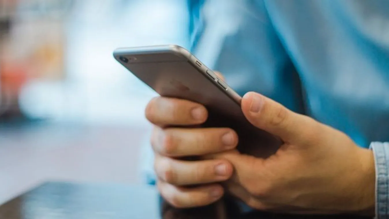 Jó hír az okostelefon tulajdonosoknak: ezzel a módszerrel ingyen telefonálhatunk