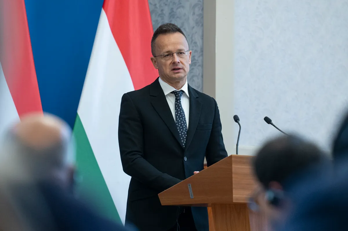 BISLIMI, Besnik; SZIJJÁRTÓ Péter