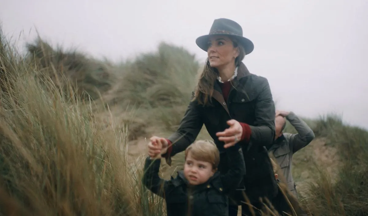 Le Prince William, duc de Cambridge et Catherine Kate Middleton, duchesse de Cambridge publient une vidéo privée en famille avec leurs 3 enfants, le prince George, la princesse Charlotte et le prince Louis pour marquer leur 10 ème anniversaire de mar