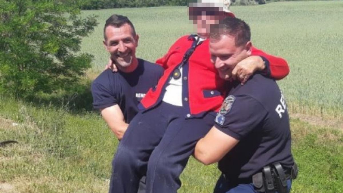 Idős nénihez siettek a rendőrök, gondosóra mentette meg az életét