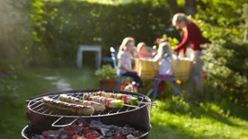 "Elkeserít minket a szag" - a vegán család megtiltotta szomszédjának, hogy húst grillezzen az udvaron