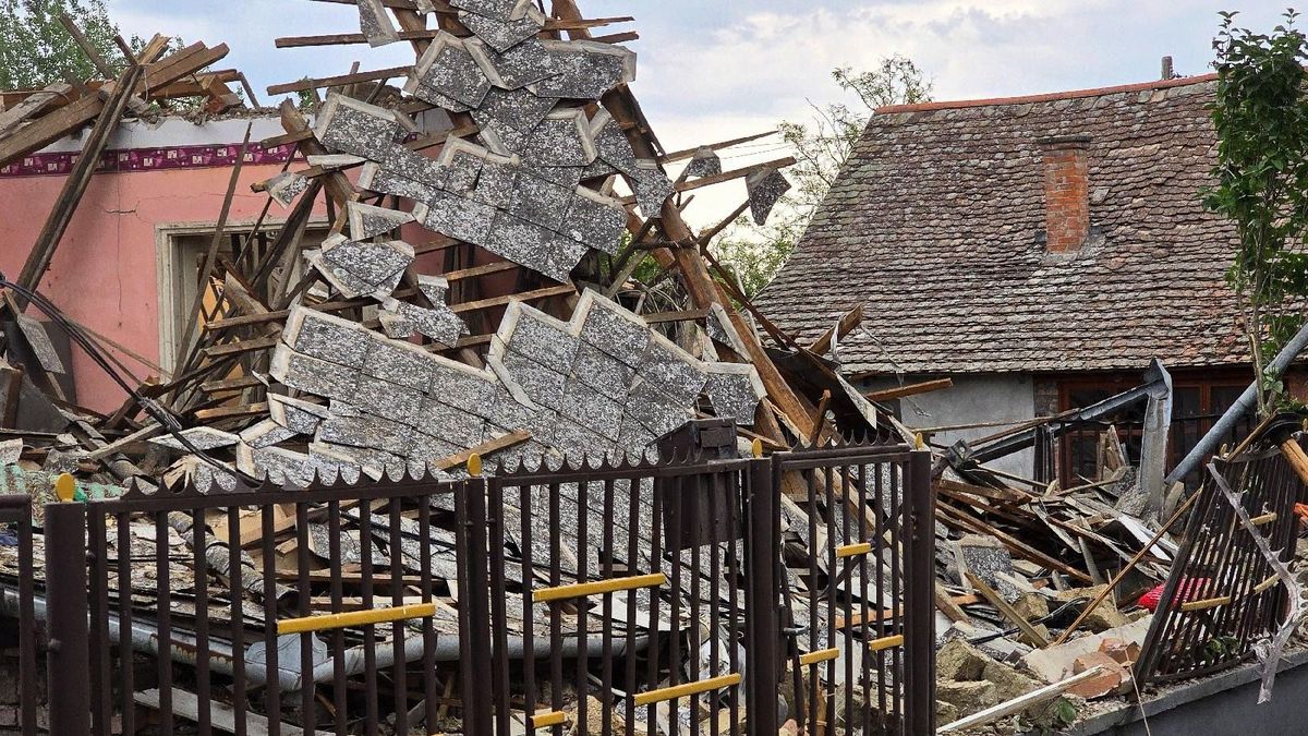 Robbanás történt Jász-Nagykun-Szolnok vármegyében, mentők rohantak a kórházba egy édesanyával és a gyermekével