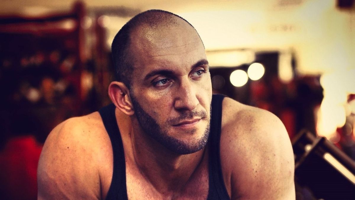 Vörös rózsa a síron: Ki lehet Berki Krisztián titokzatos gyászolója? - Fotó