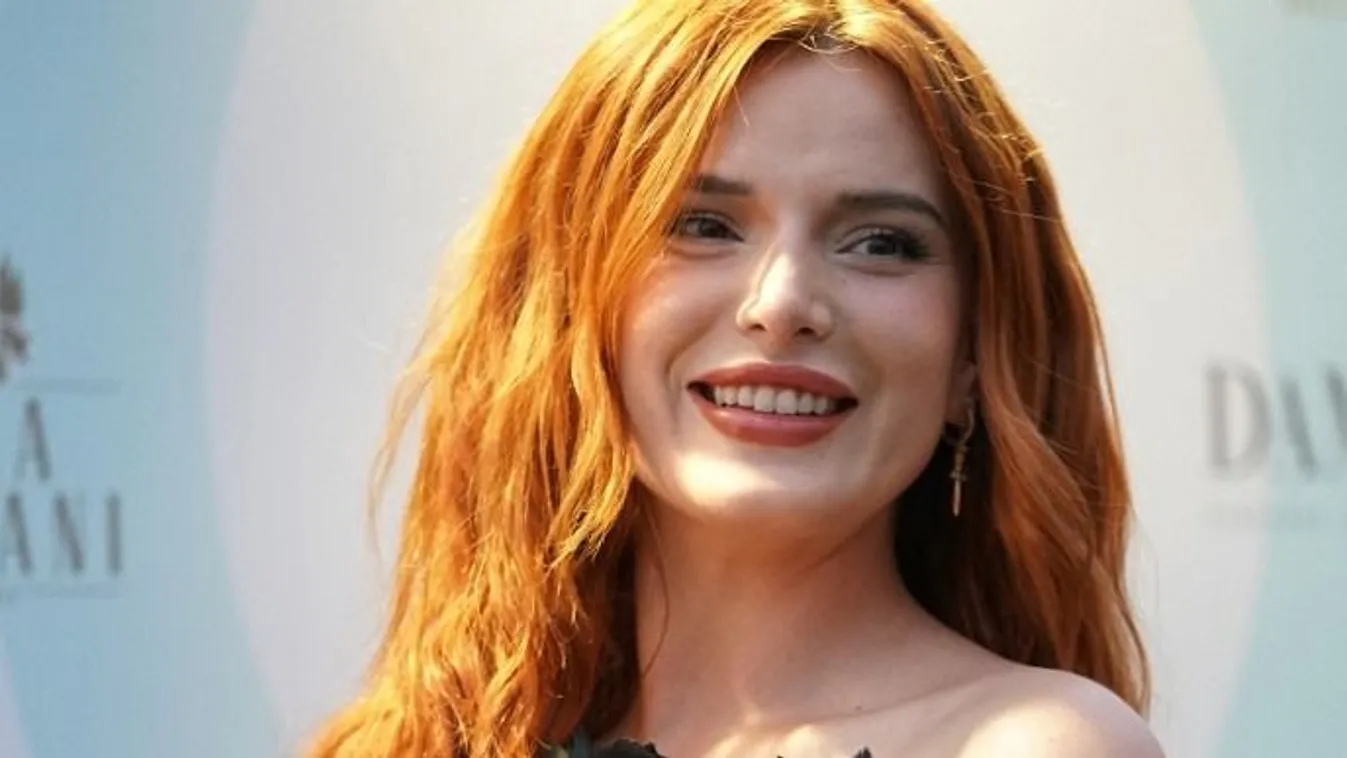 Nem vett fel melltartót a vörös Disney-sztár, észveszejtően néz ki Bella Thorne