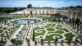 Tűz ütött ki a versailles-i kastélyban, a látogatókat azonnal kitessékelték