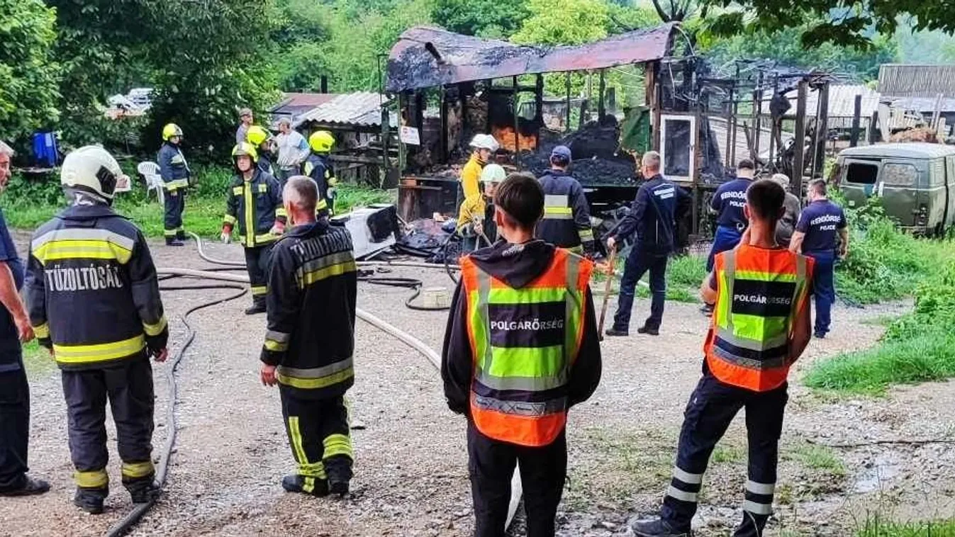 Mentőhelikopter érkezett Bükkszentkeresztre: Saját ablakából vette észre a pusztító lángokat a polgárőr