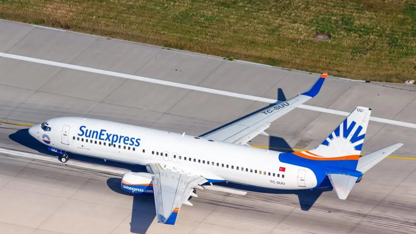 Kiderült, miért késett 19 órát a SunExpress Antalyába tartó járata