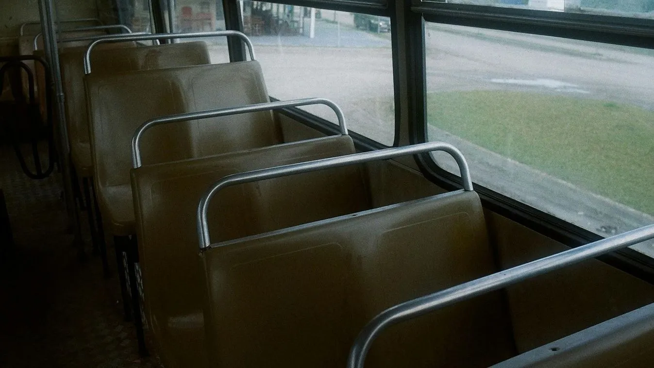 Munkavégzés közben késeltek meg egy buszsofőrt Esztergomban