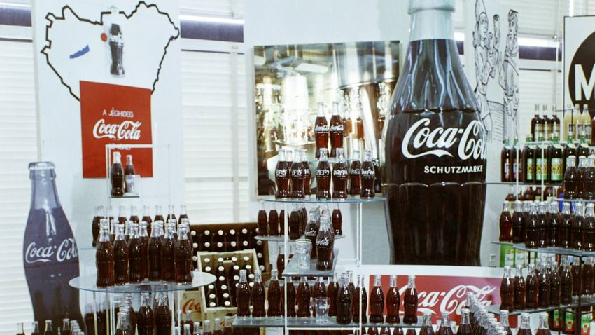 Vajon mikortól lehetett Coca-Colát kapni itthon?