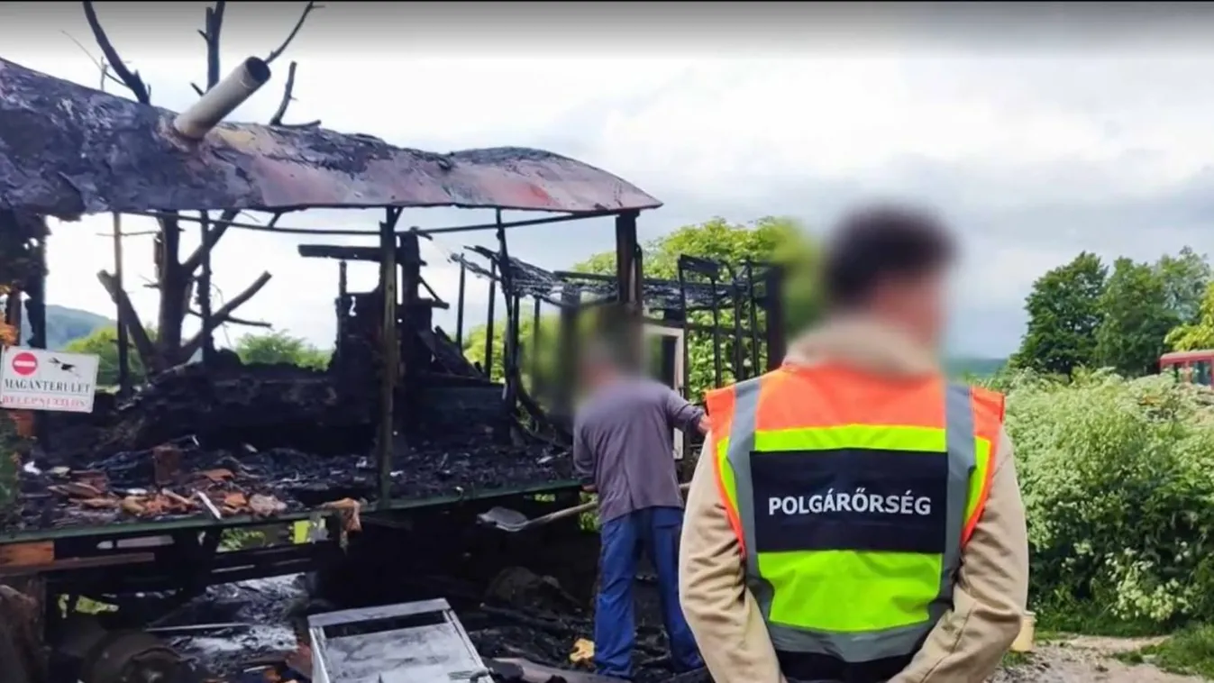 Semmi sem maradt a felrobbant lakókocsiból: tehetetlenül nézték végig a detonációt – videó
