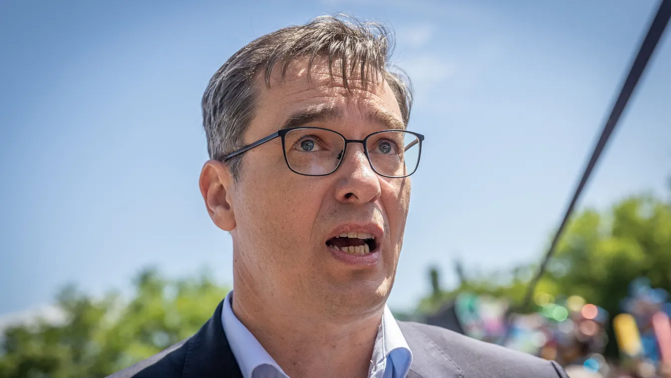 Karácsony a csillagokat is lehazudja az égről