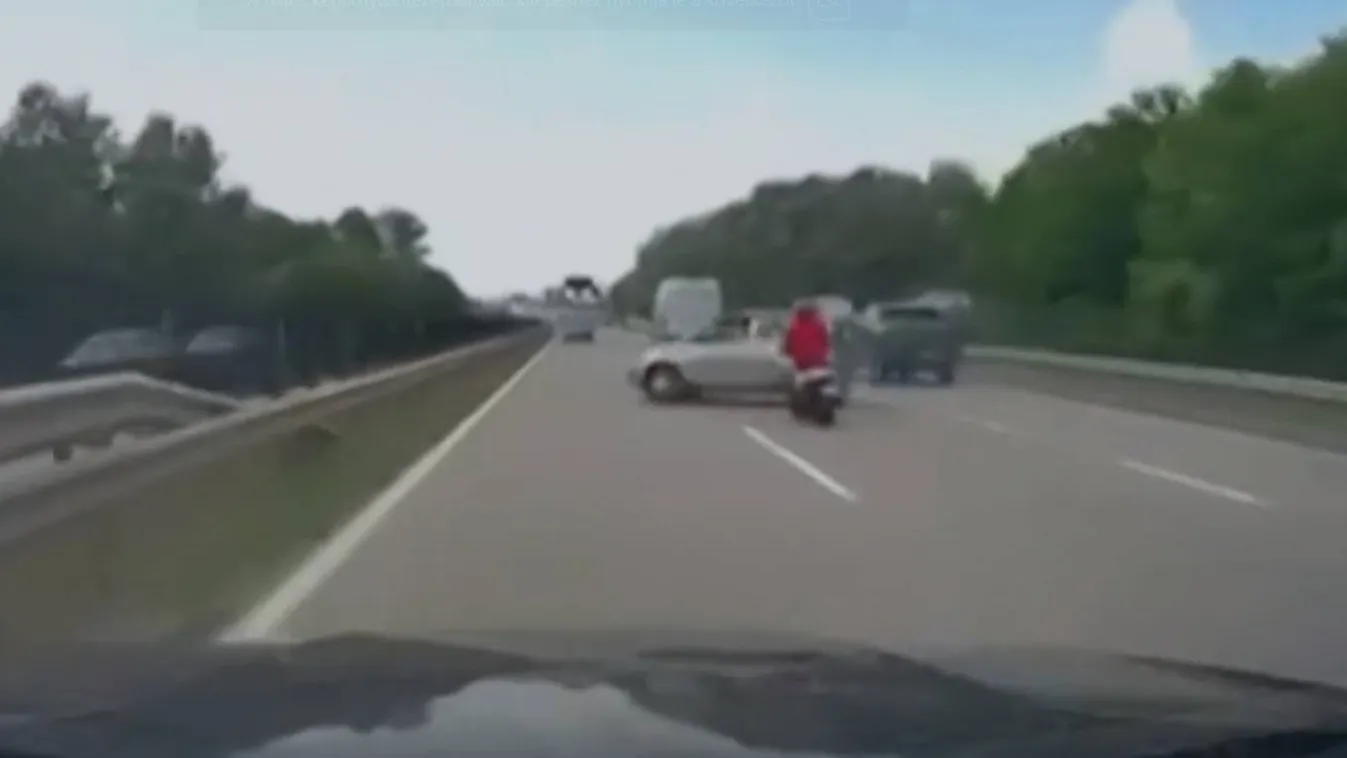 Roncsok repültek szanaszét: büntetőfékezésből lett hatalmas baleset az M0-son – videó