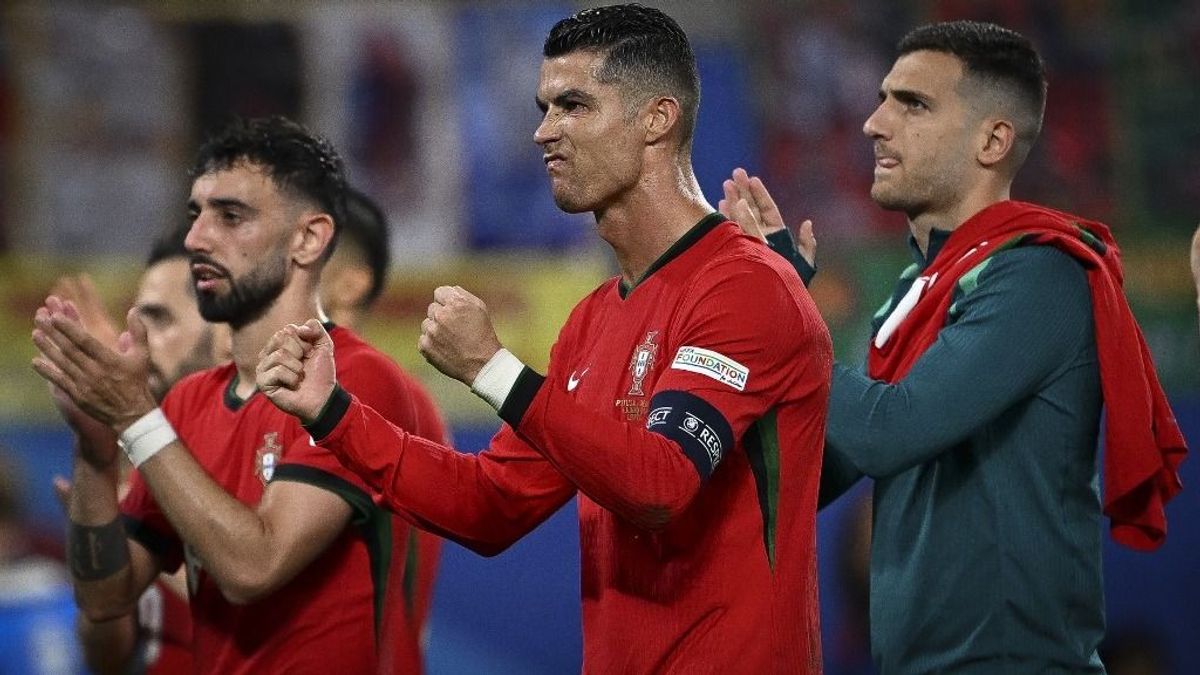 Ronaldo elsüllyed szégyenében, kockahasat villantott a portugálok új sztárja