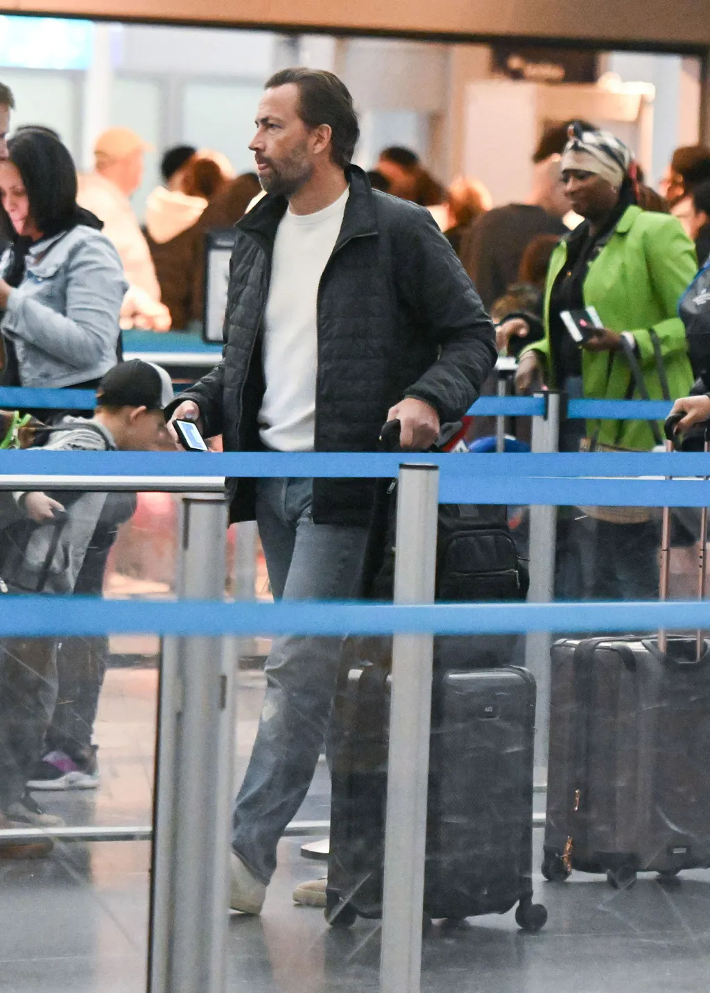 PREMIUM EXCLUSIVE: Andrew Shue and Marilee Fiebig Are Spotted Jetting Out of New York City