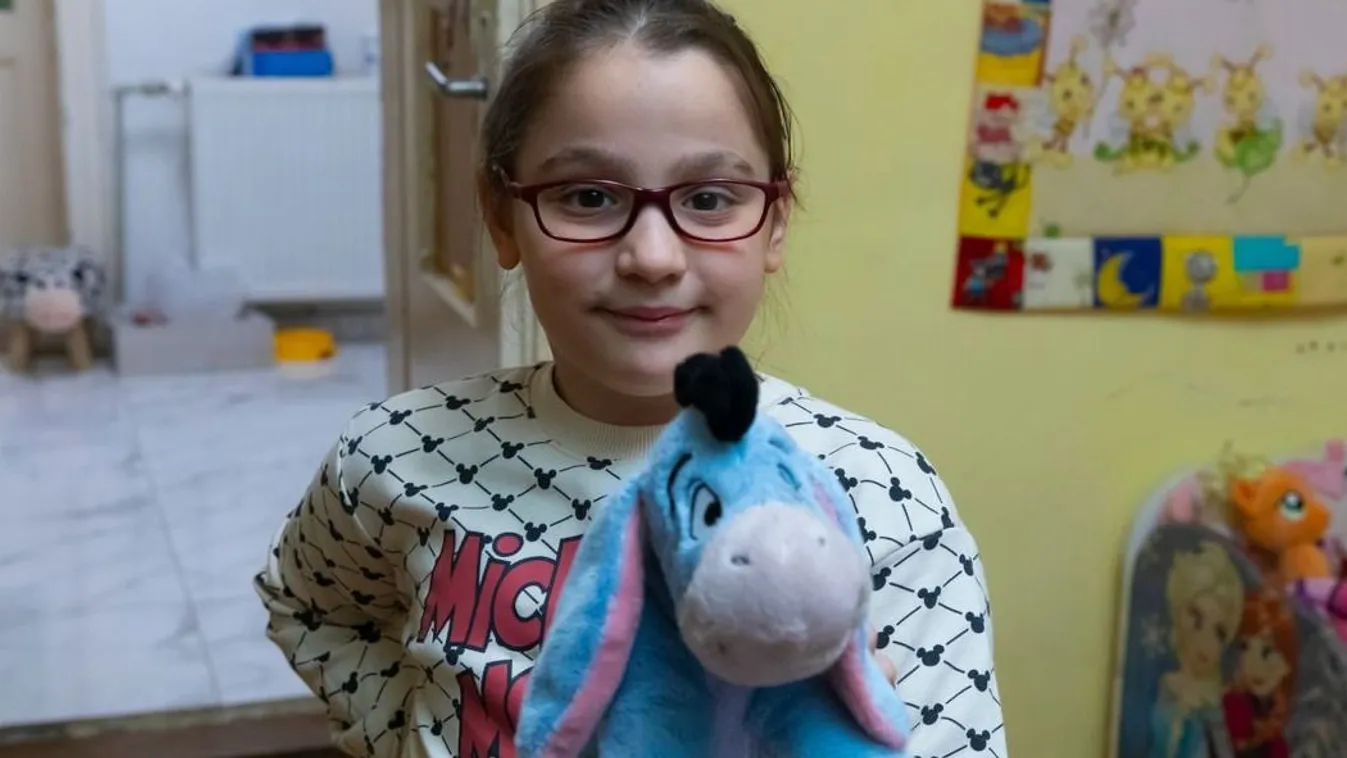 "Segítsetek, mert nem bírom tovább a fájdalmakat!" – Szörnyű kínokat él át a 8 éves Hanna