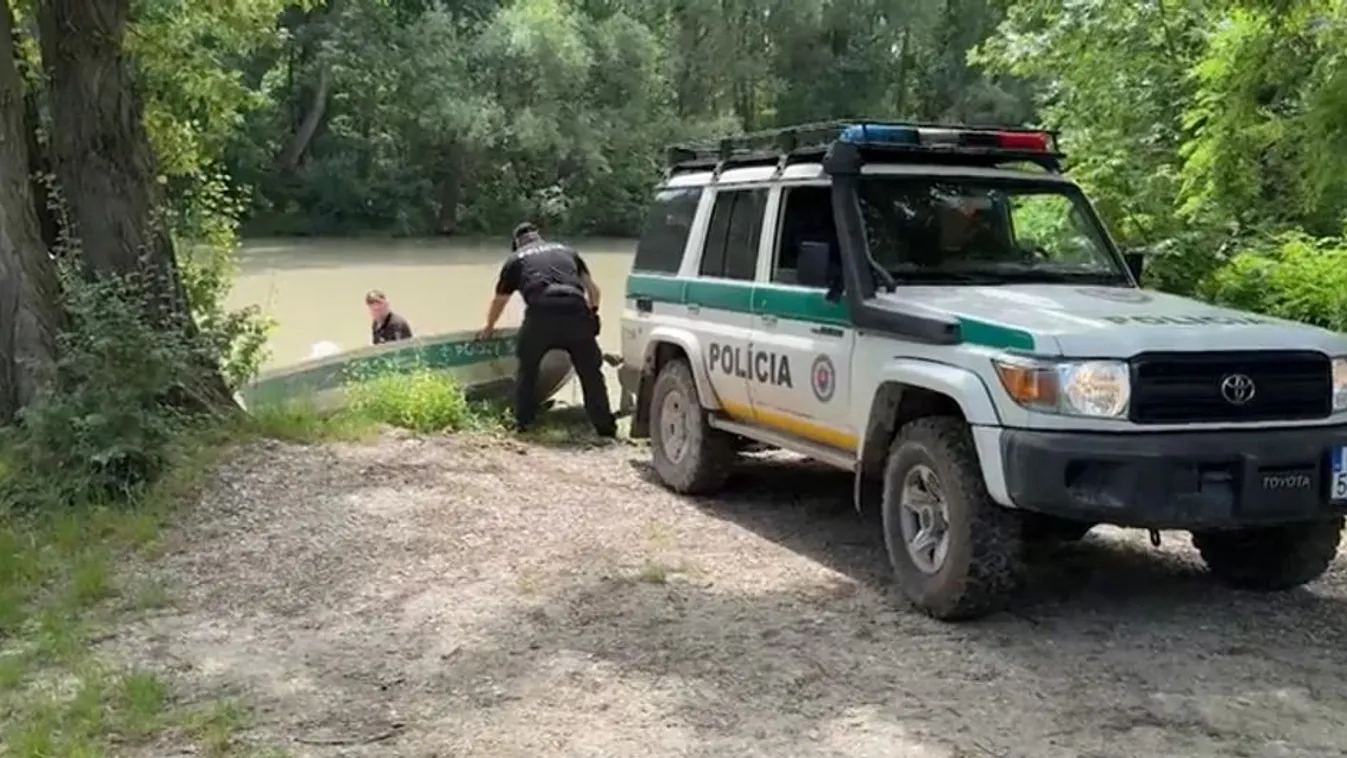 Ruhadarab lebegett a Dunán, egy megkötözött halott férfit sokkolta a kajakosokat