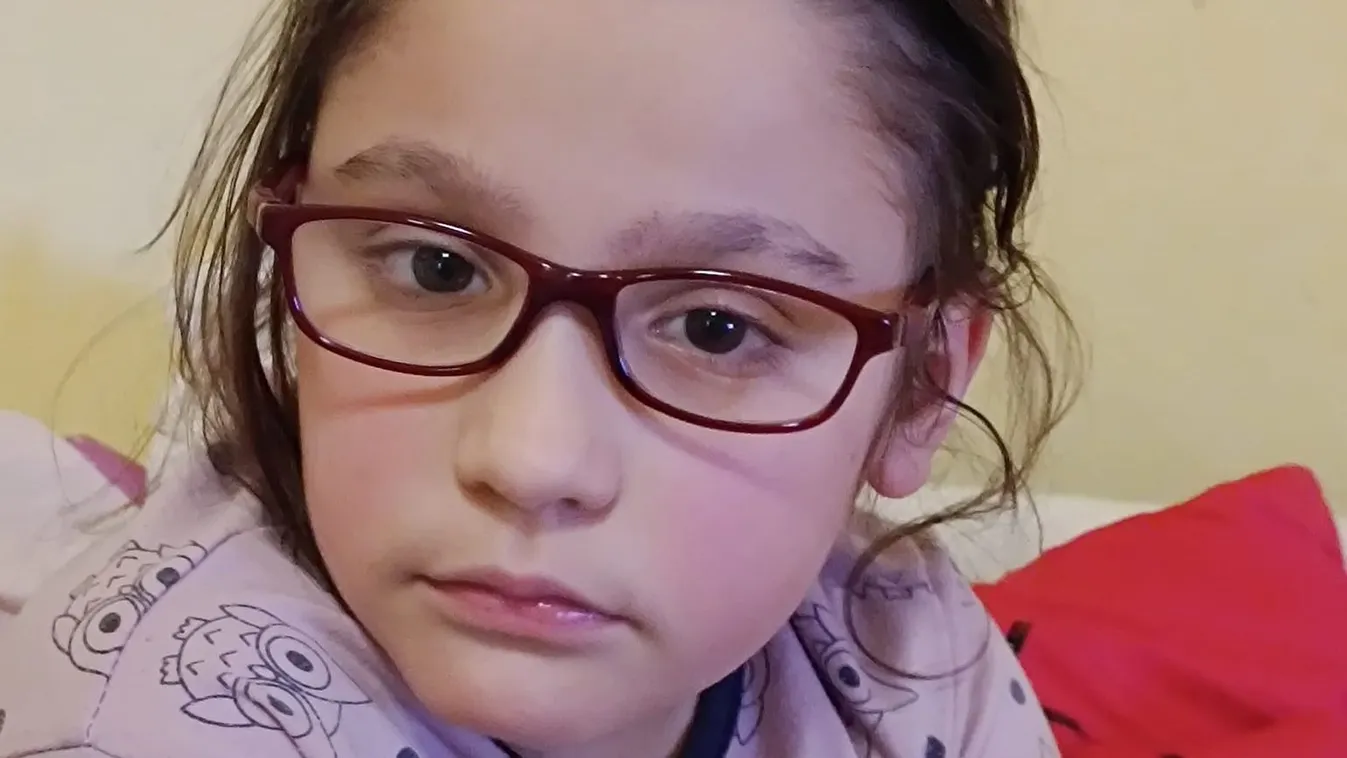 "Imádkozzatok Hannáért!" – újra nagy fájdalmai vannak a csontrákkal küzdő kislánynak, találtak valamit a lábában