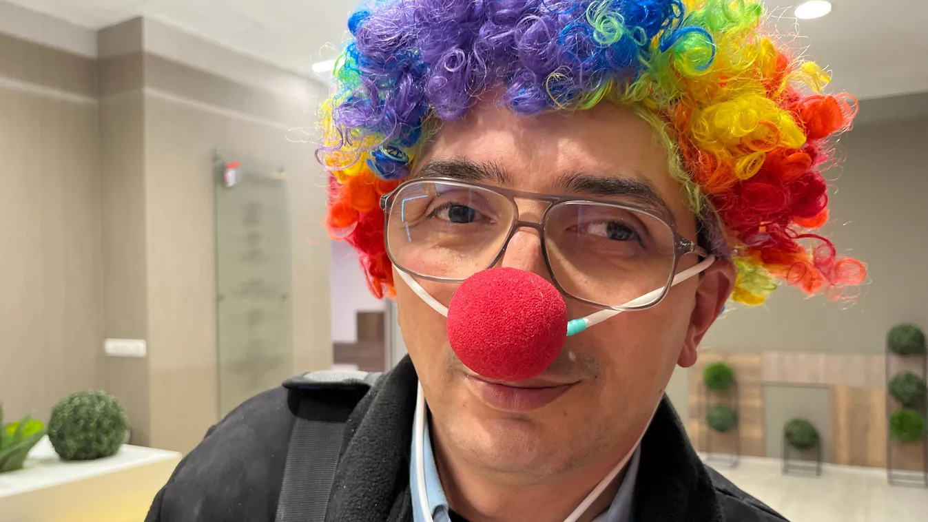 "Ez az utolsó reményem" - Ádám beteg gyerekeken segít, miközben ő is az életéért küzd