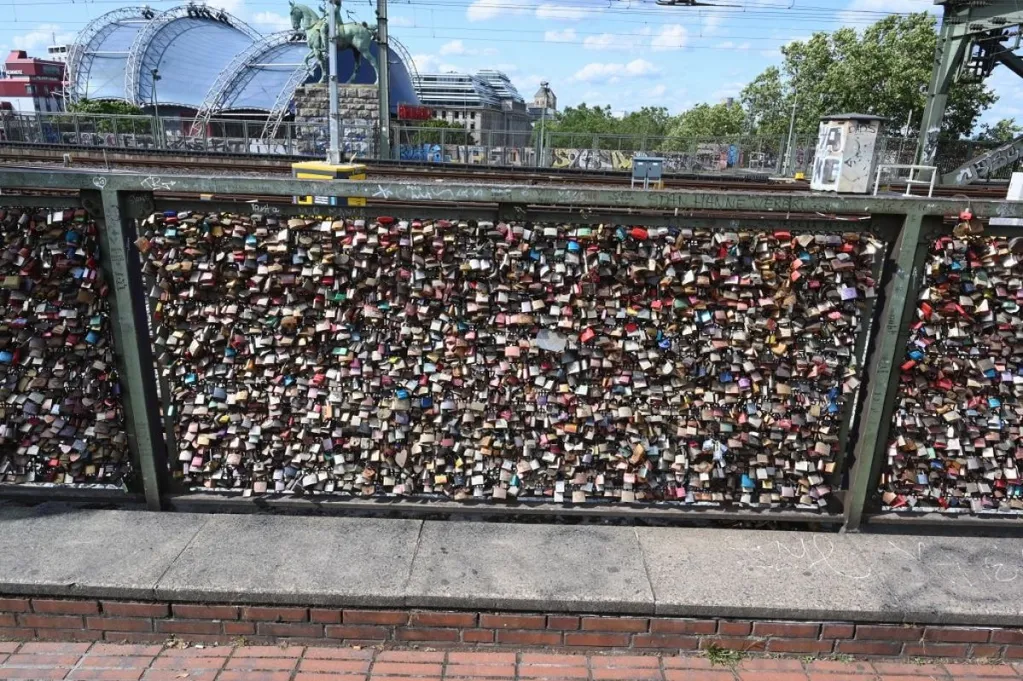 Love locks