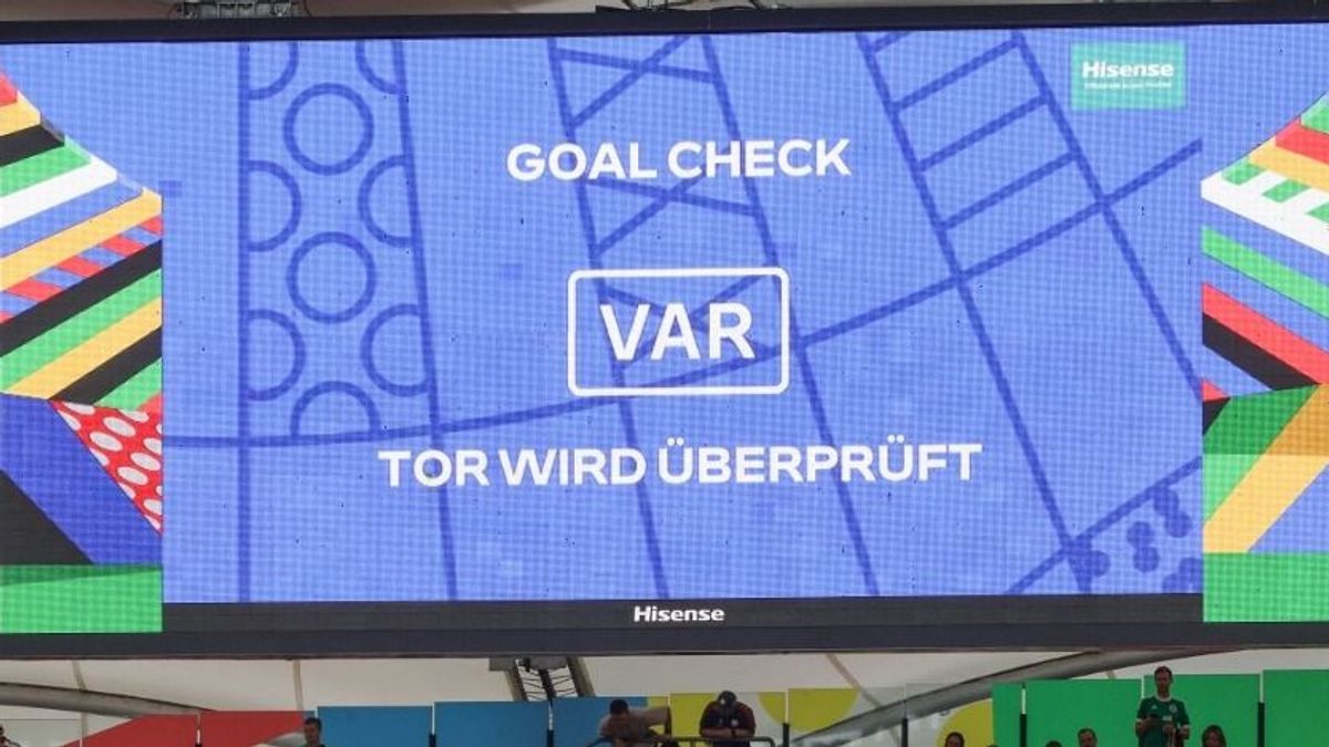 Büntették a magyarokat az Eb-n, így gyilkolta a videobíró Marco Rossi csapatát