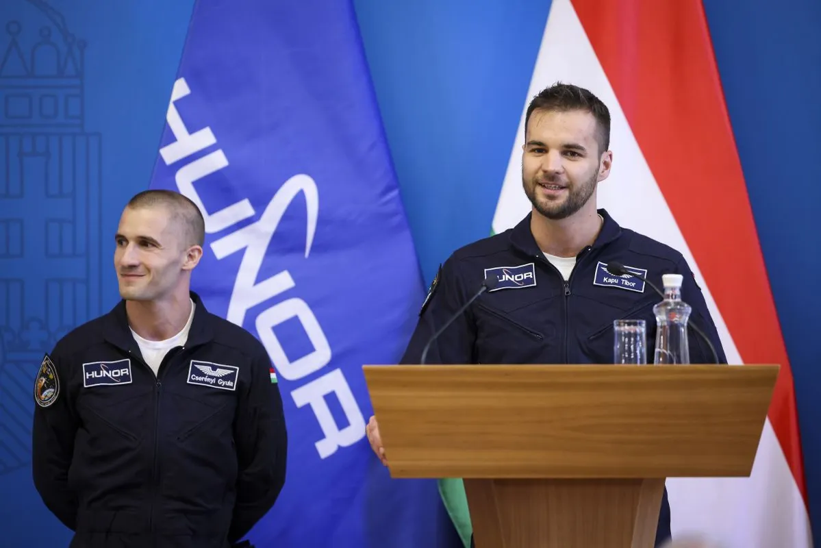 CSERÉNYI Gyula; KAPU Tibor, magyar űrhajós