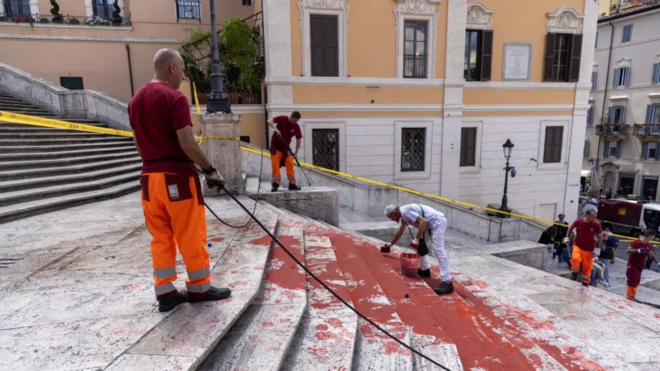 Videó: Újabb világhírű látványosság, a Spanyol lépcső került az aktivisták célkeresztjébe