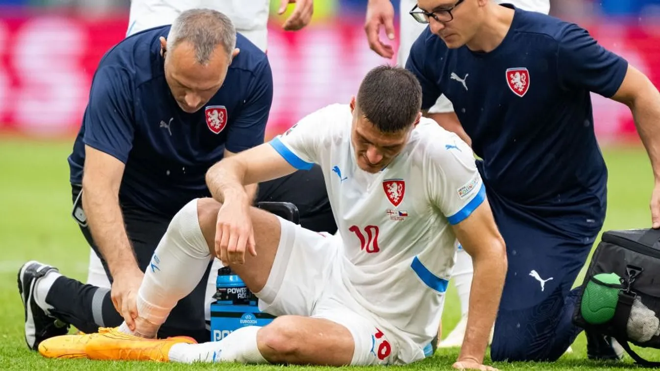 Csak sajnálni lehet: hiába próbálják összedrótozni az Eb-gólzsákot?
