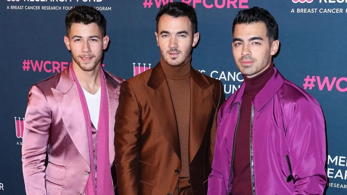 Szokatlan videó terjed a Jonas Brothers énekeséről.