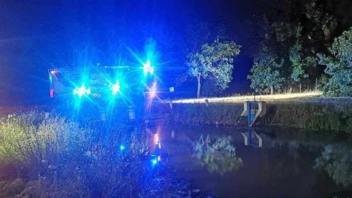 Csáklyával kellett kiszedni a csatornából egy részeg biciklist Ecsegfalvánál
