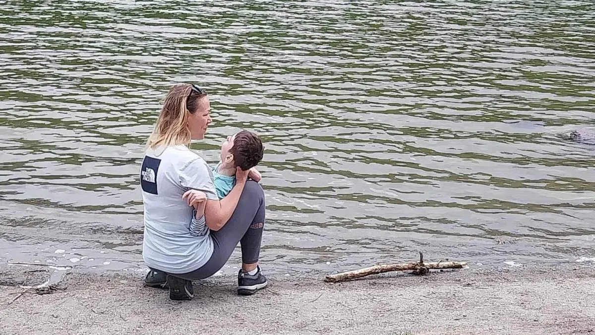Hegedűs Tímea és fia, az állítógépre váró Móricz Levente (állítógépes Levi), egy közeli barátjuknak köszönhetően Erdélyben jártak.