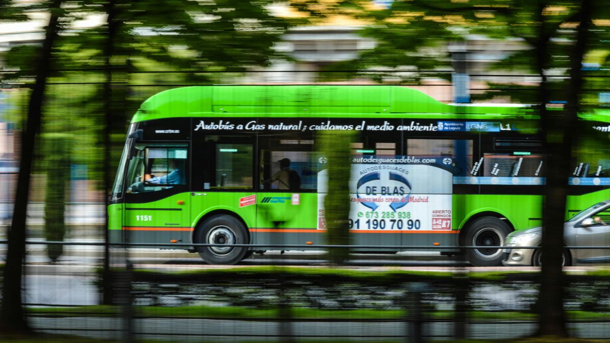 Magyar busz szorult az alagútba, 35 utas élete került veszélybe