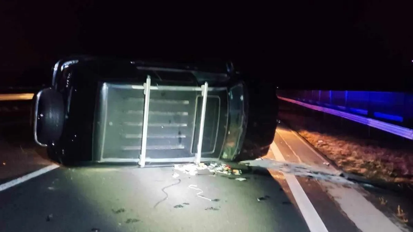 Brutális baleset Százhalombattánál: buszt vontató kocsi feküdt keresztben az M6-on - fotók!