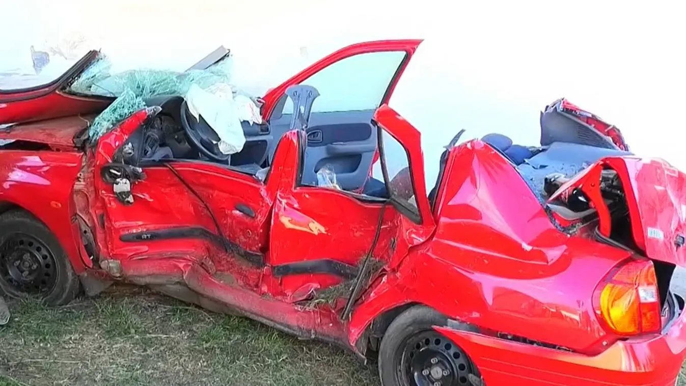 Nem adtak elsőbbséget: úgy kellett kivágni a kocsiból a sofőrt és utasát Újkígyóson