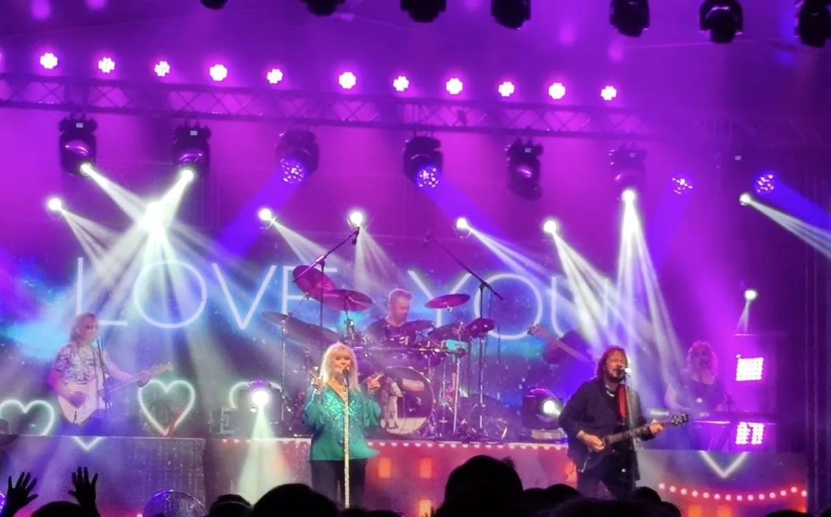 Neoton koncert, Csepregi Éva