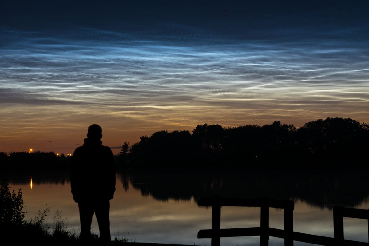 Silhouette,Of,A,Person,Looking,At,Noctilucent,Clouds,(nlc,,Night