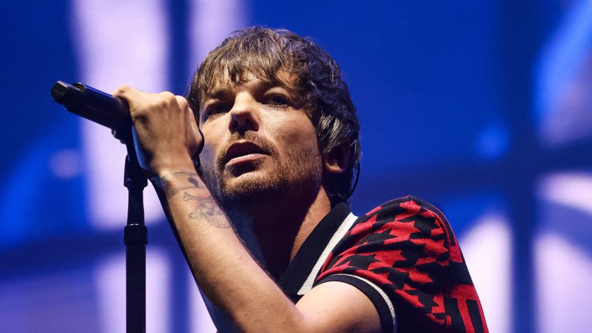 Melyik világhírű zenekar tagja volt Louis Tomlinson?