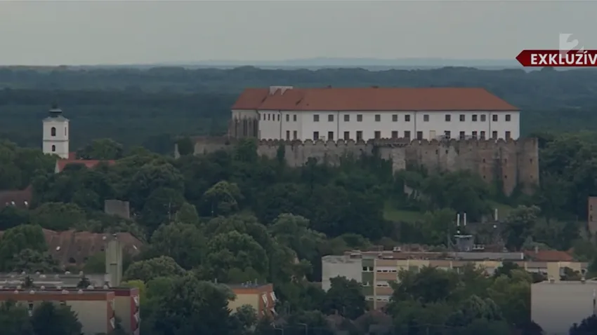 Fotókon Csoboth Kevinék pazar villája