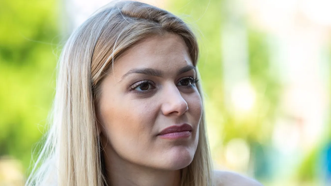 Sírva vallott kisbabájáról Weisz Fanni: "az elmúlt hetek szörnyűek voltak"