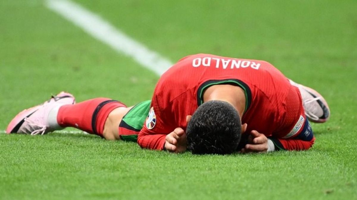 Zokogva búcsúztak? Messi és Ronaldo újabb esélyért könyörög