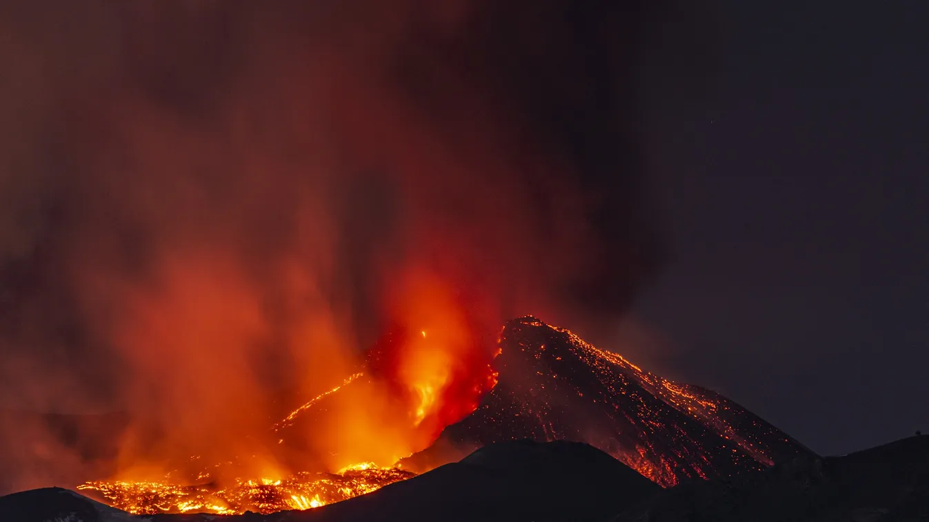 Videó: Kitört az Etna, lezárták a cataniai repülőteret