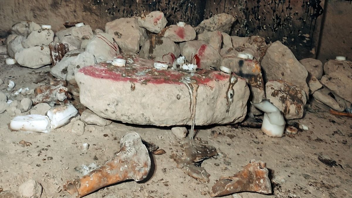 Emberi csontok és totemek: boszorkánybarlangra bukkantak a magyar felfedezők