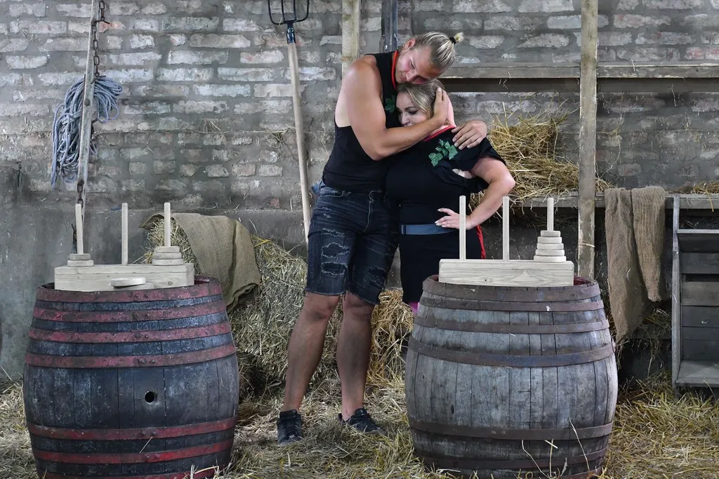 Bár Völgyi Zsuzsi igyekezett, hogy veszítsen Fülöp ellen a párbajban, mégis a fiatal srácnak kellett távoznia, ami sokkolt minden játékost és nézőtt (Fotó: TV2)