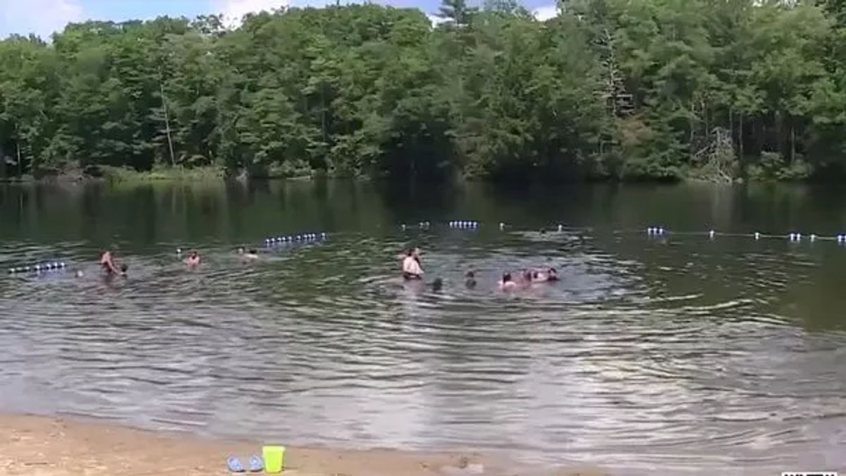 Egymást ölelő testvérpár holttestét húzták ki a vízből a strandon - újabb szörnyű tragédia