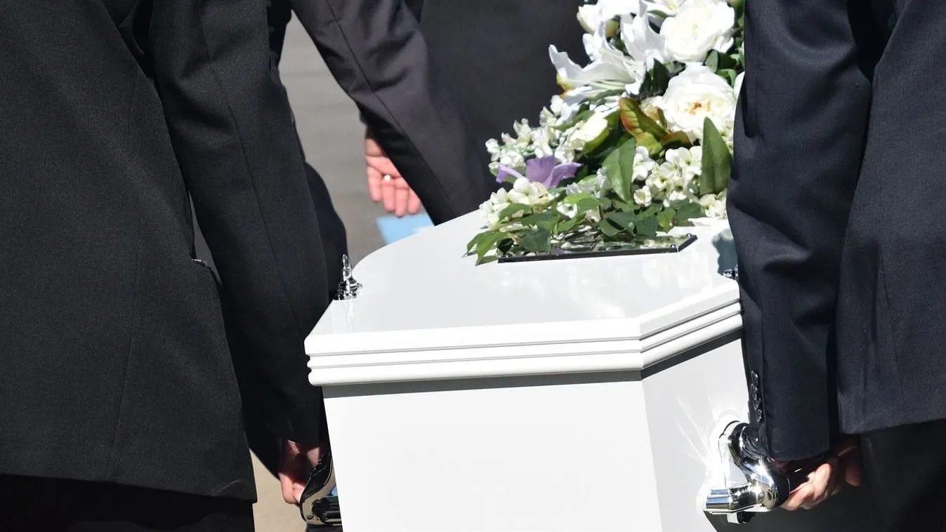 A legkisebb koporsó a legnehezebb: 3 éves kislány sírhelyét gyalázták meg